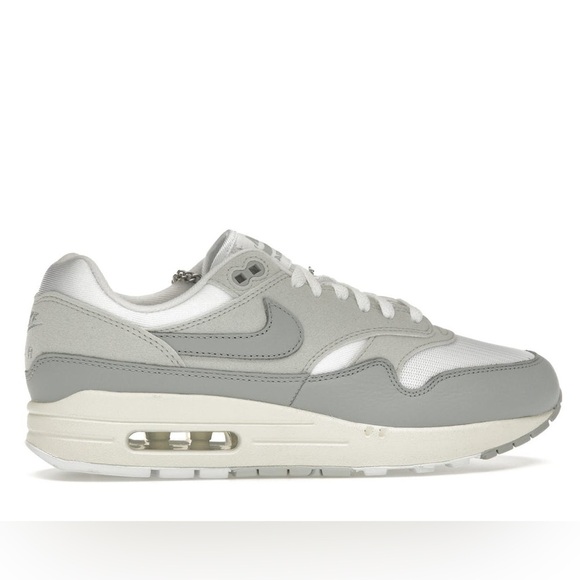 Nike
Air max
‘Pure platinum’/ sail/light/smoke Grey
Brand new - Picture 10 of 10